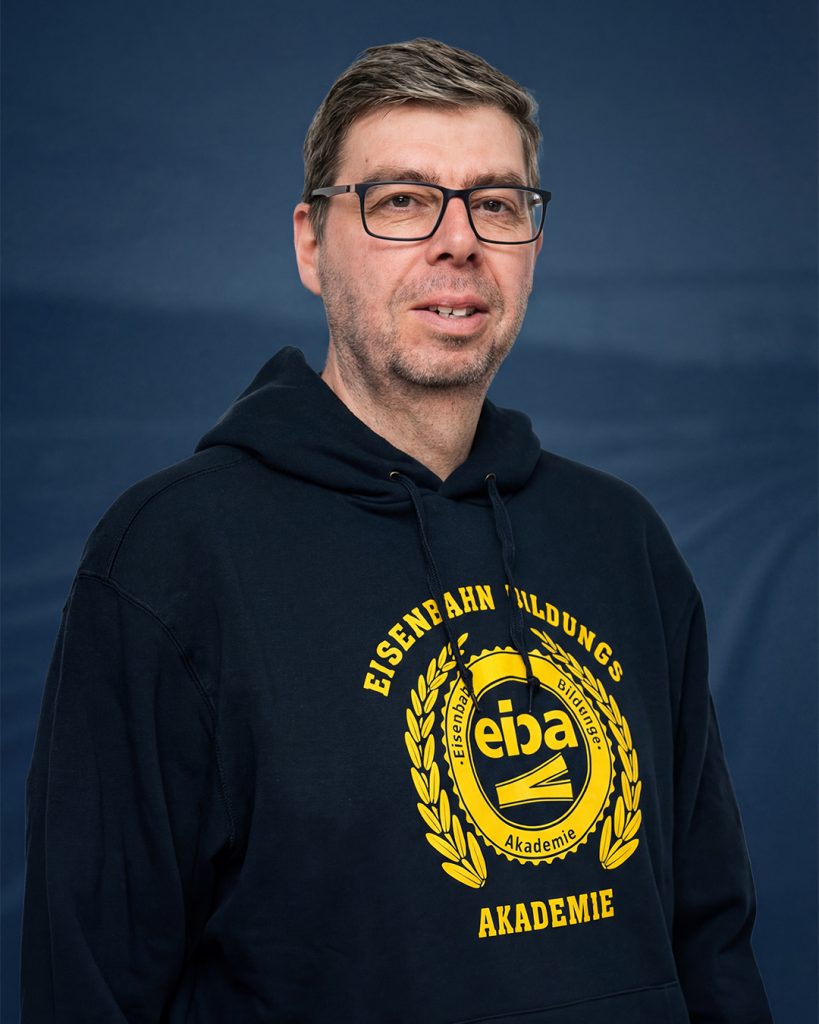 Geschäftsführer der Eisenbahn-Bildungsakademie mit Fokus auf Ausbildung, Weiterbildung und Entwicklung im Eisenbahnsektor